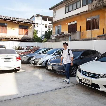 185@Surawong Residence