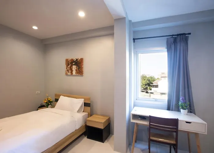 185@surawong Hotel 4*