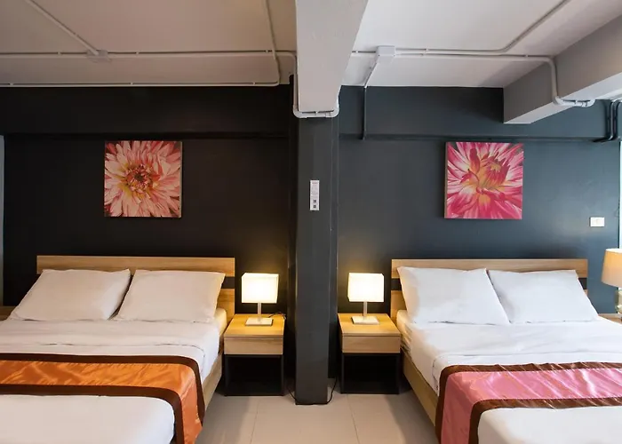 185@surawong Hotel 4*