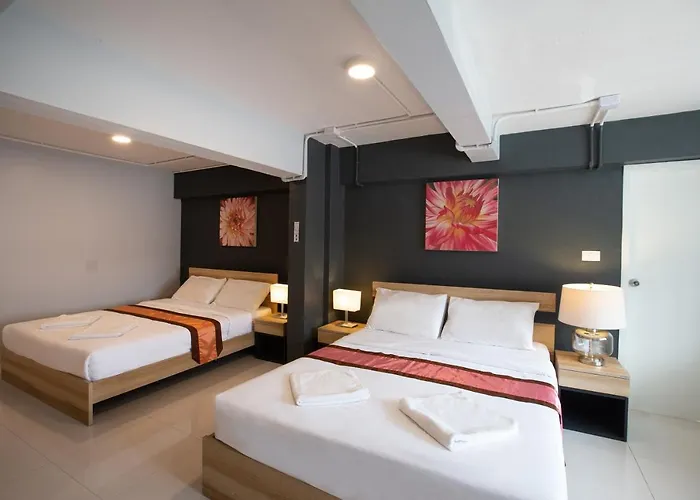 185@surawong Hotel 4*