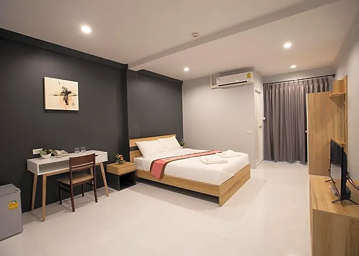 185@surawong Hotel 4*